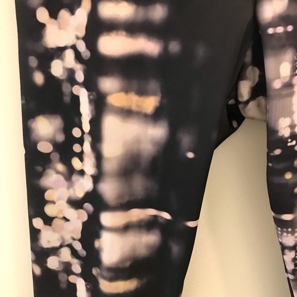 Onzie Sky Crops Medium Large yellow back capri skyline city lights leggings - Picture 3 of 8